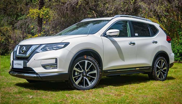 Camioneta SUV Nissan utilizada para transporte ejecutivo por Maquinpe Group