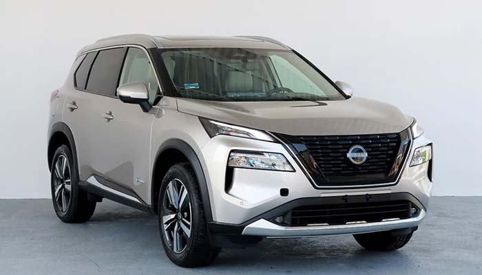 Camioneta SUV Nissan gris metálico utilizada en el servicio de transporte ejecutivo de Maquinpe Group